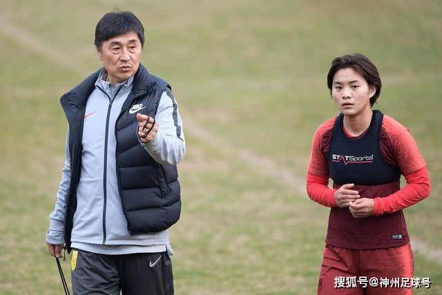 萨尔展现全能实力！惊艳滑翔扣篮点燃替补席